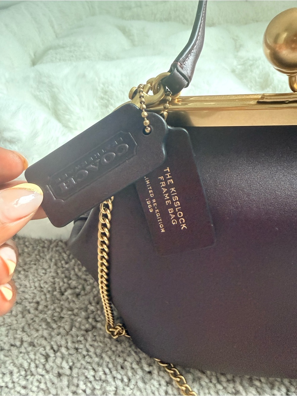 Coach Leather Kiss-Lock Crossbody 16 in Black Currant with Gold Hardware - Picture 4 of 10